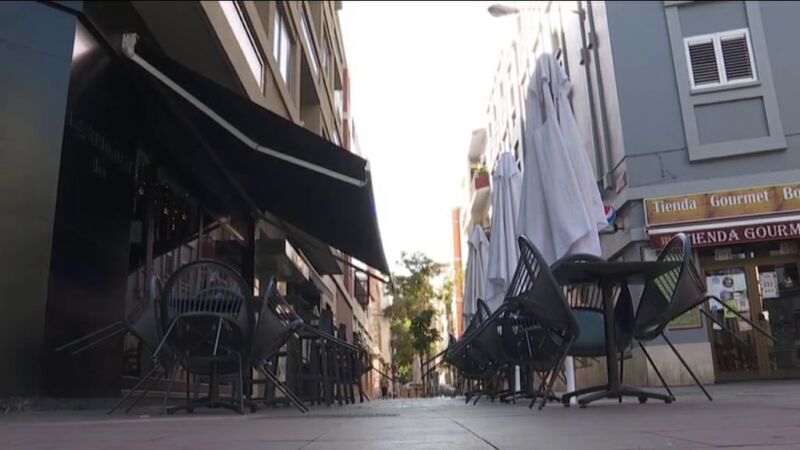 Las terrazas de Joaquín Costa, retiradas a las 10 de la noche