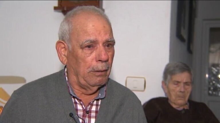 Cecilio, 11 años esperando por una residencia para su mujer con alzhéimer