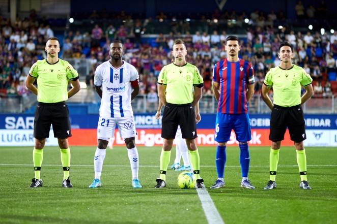El CD Tenerife pone fin a su racha con dos goles en contra ante el Granada C. F.