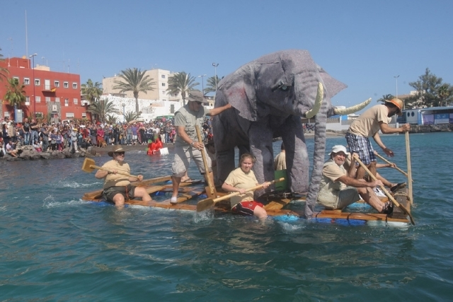 Miles de personas vuelven a divertirse con Los Achipencos, en Fuerteventura