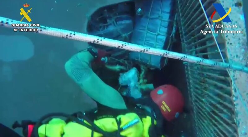 Intervenidos en Tenerife 120 kilos de cocaína oculta en un buque que fondeó para repostar combustible