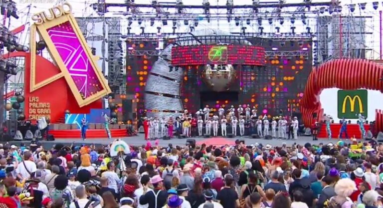 Miles de personas participan del Carnaval de Día de Las Palmas de Gran Canaria