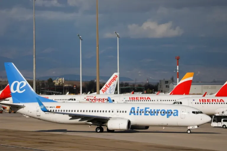La compra de Air Europa por parte de Iberia supondrá que acaparará tres de cuatro plazas entre la Península y Canarias