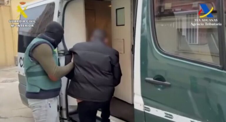 Incautados en Murcia 560 kilos de hachís ocultos en un contenedor de ropa usada que partió de Gran Canaria