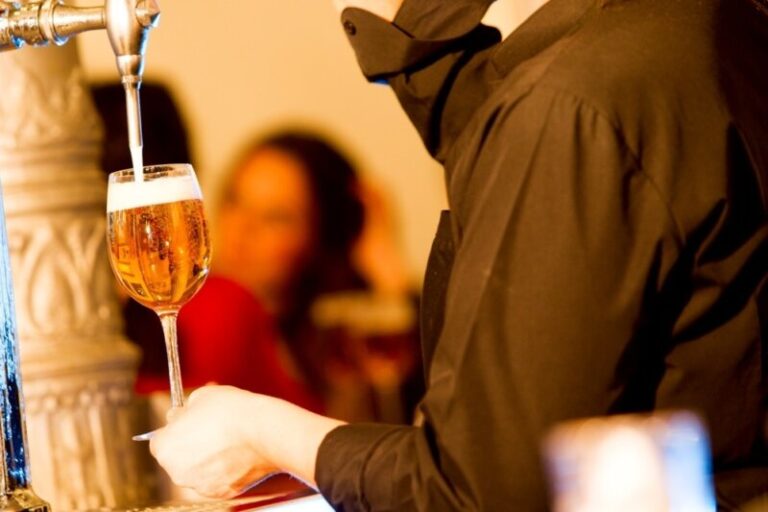 El sector del transporte y la hostelería no encuentran mano de obra adecuada