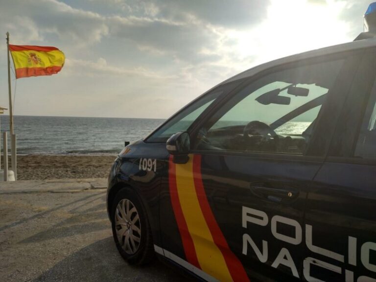 Localizan una zódiac con 80 fardos de hachís en la costa de Telde, Gran Canaria