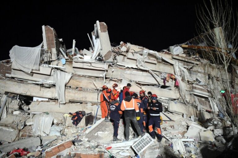 Rescatado un bebé de siete meses y otras seis personas en Turquía 140 horas después del terremoto