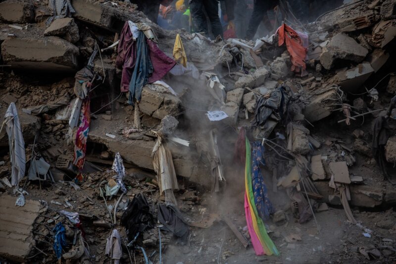 Rescatadas de entre los escombros dos mujeres tras 122 horas en Turquía