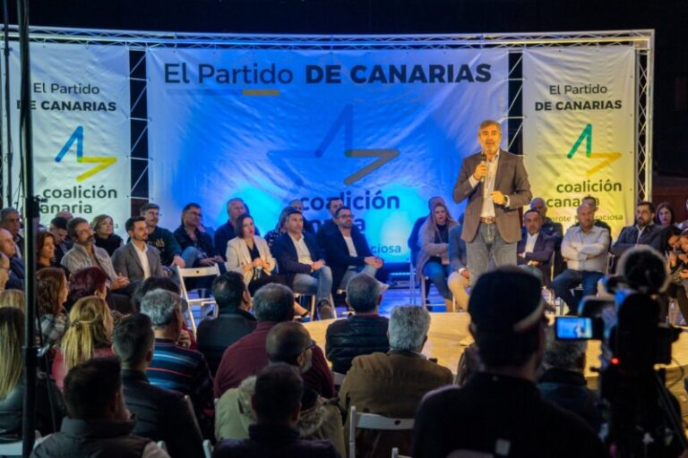 Clavijo presenta su candidatura al Gobierno de Canarias porque no se resigna a ver a los jóvenes «sin futuro»