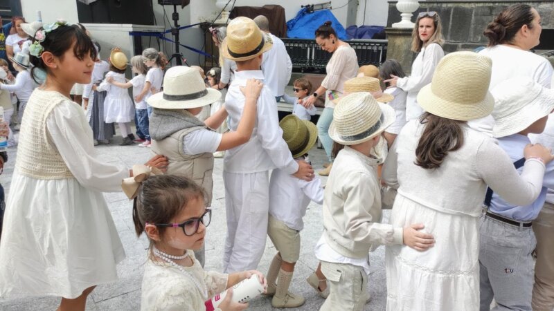 Los Indianitos llenan de diversión Santa Cruz de La Palma