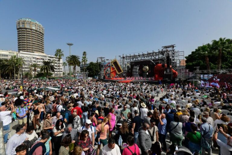 La matiné de ‘Studio 54’ puso a 1.150 niños a bailar en el escenario de Las Palmas de Gran Canaria