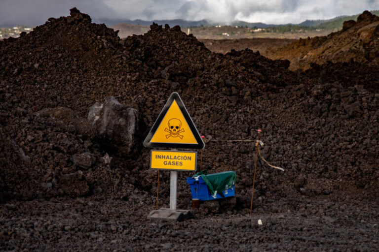 La emisión de SO2 en el volcán de La Palma desciende significativamente
