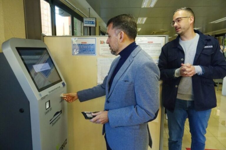 S/C de Tenerife presenta 10 quioscos electrónicos para resolver trámites administrativos