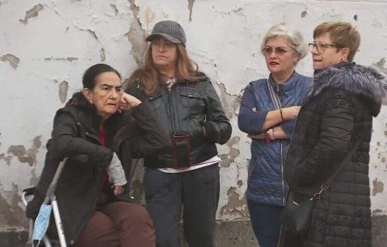 Largas horas de espera para adquirir una entrada para las galas del Carnaval