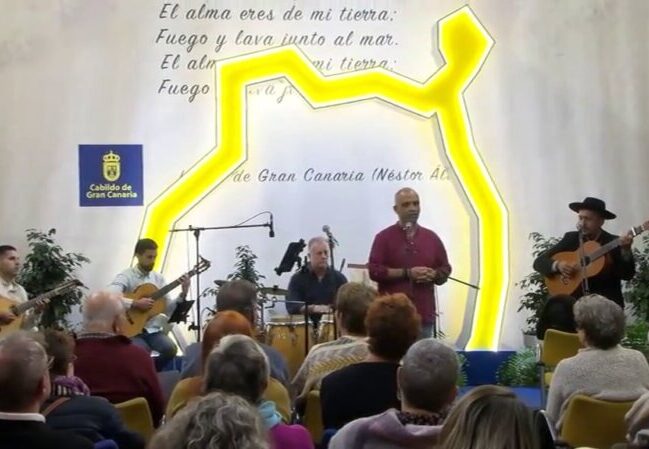 Yeray Rodríguez y David Tokar homenajean a Alexis Ravelo en 'Verseando por la solidaridad'