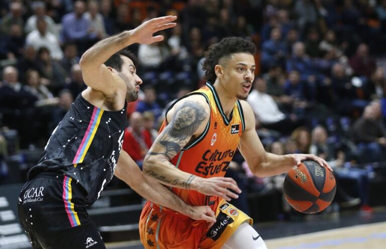 77-72. El Valencia sorprende al Lenovo Tenerife