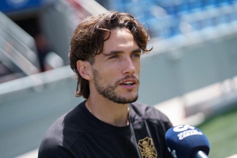 El CD Tenerife anuncia el traspaso de Alexandre Corredera al FC Khimki ruso