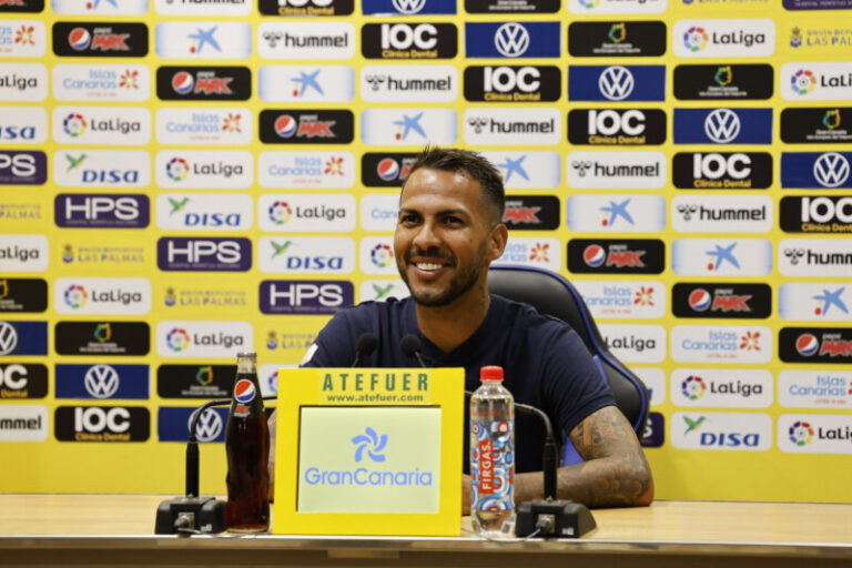 Jonathan Viera asegura que la UD Las Palmas se juega «mucho más» en el derbi
