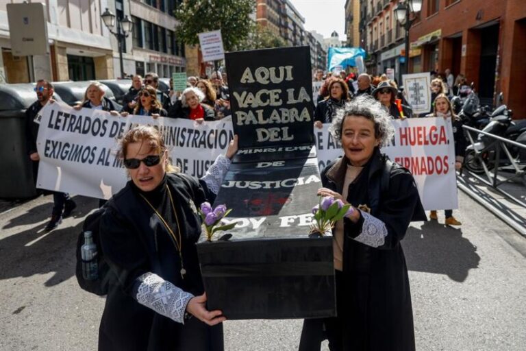 Tras más de un mes de huelga, los letrados de Justicia piden retomar las negociaciones