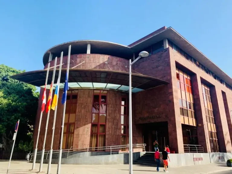 El Cabildo de La Gomera refuerza la cooperación con el sector primario de la isla