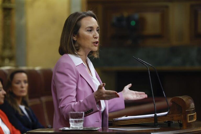 Cuca Gamarra pide un plan integral para la crisis migratoria de Canarias