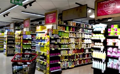 Eroski pone a la venta una cesta de productos básicos a precios reducidos