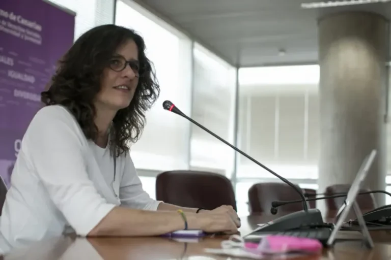 La campaña institucional del 8M apela a dejar de asumir las cargas asignadas a las mujeres por su género