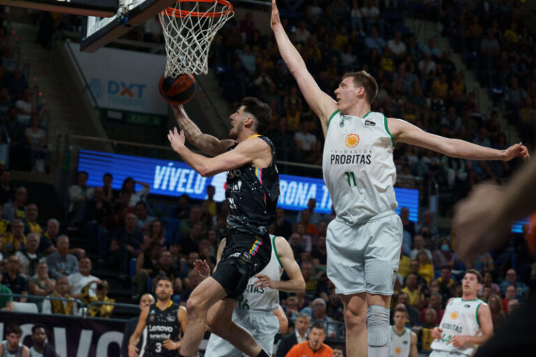 85-68. Victoria con valor doble para el Lenovo Tenerife ante el Joventut