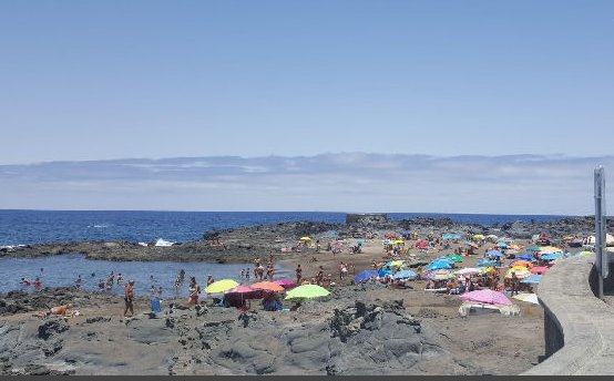 Fallece un hombre de 68 años en las piscinas naturales de Los Charcones, en Arucas