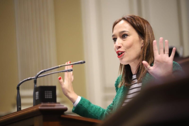 Nira Fierro en Parlamento