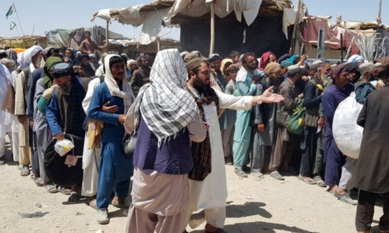 Al menos once muertos por una estampida durante una distribución de comida en Karachi, Pakistán