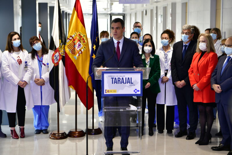 Sánchez exige a las autonomías reforzar la atención primaria y no debilitarla