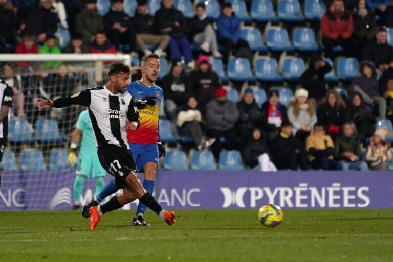 Las Palmas no puede con un Andorra con 10 desde el minuto 1