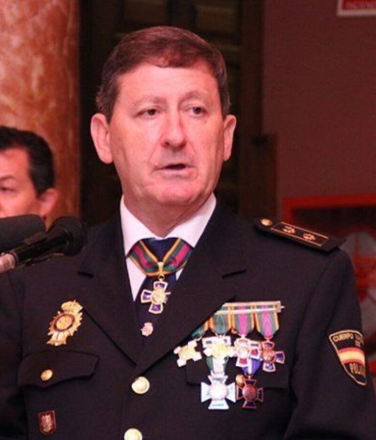 Detenido el comisario canario de La Policía Nacional de Fuengirola por revelación de secretos y coacciones