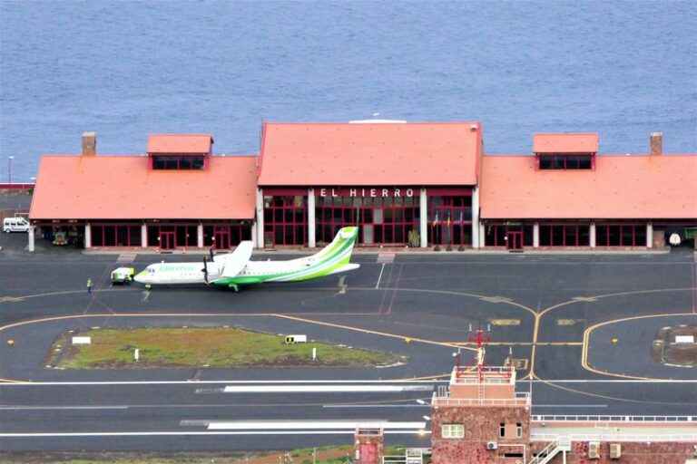Puente se ofrece a mediar con Aena para negociar mejoras para el aeropuerto de El Hierro