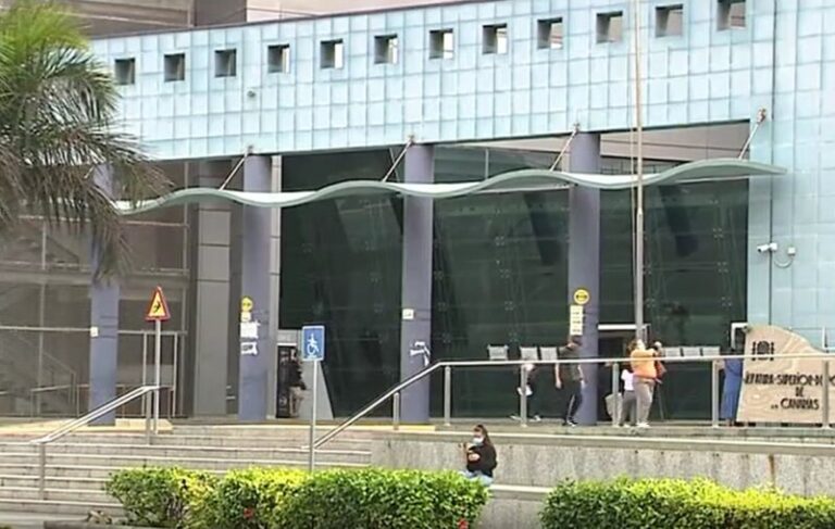 El hombre que mató a su tía en Las Palmas de Gran Canaria recibe el alta hospitalaria y presta declaración