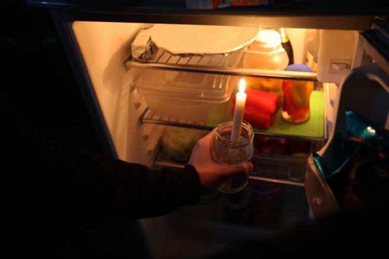 Casi 20 millones de personas se quedan sin luz en Argentina por un gran apagón