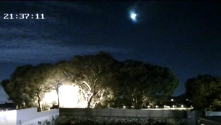 Un bólido atraviesa el cielo de Gran Canaria