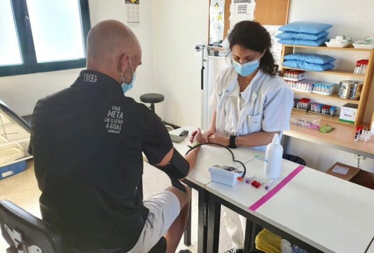 El número de enfermeras que se van a trabajar fuera de España se duplica en un año