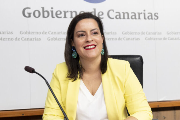 Castilla ve «muy complejo» limitar la compra de vivienda a extranjeros 