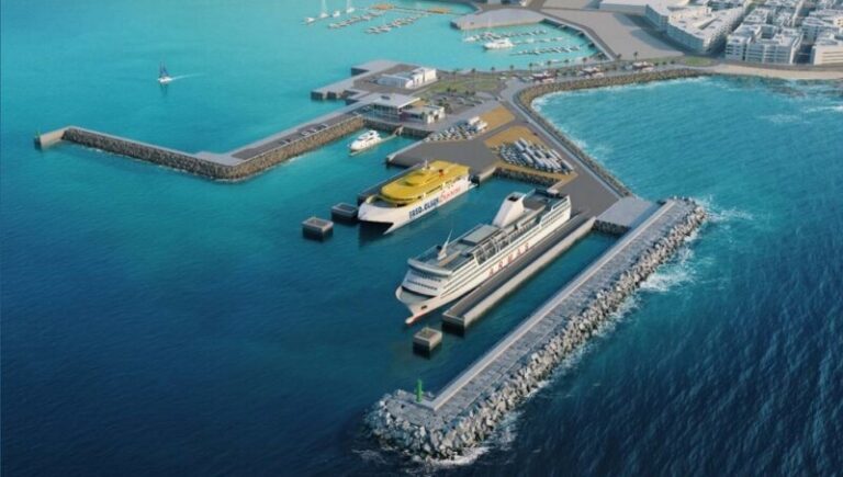 Alertan del peligro para la biodiversidad y el turismo deportivo con la ampliación del muelle de Corralejo