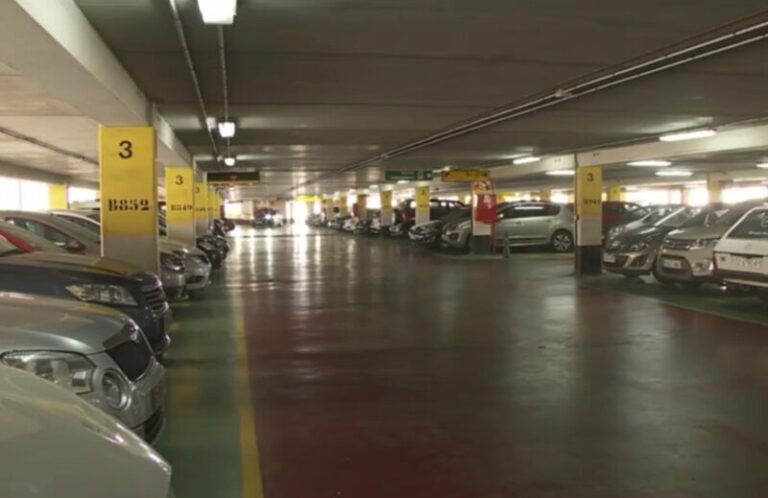 Los usuarios de los centros sanitarios de Gran Canaria denuncian las tarifas de los aparcamientos