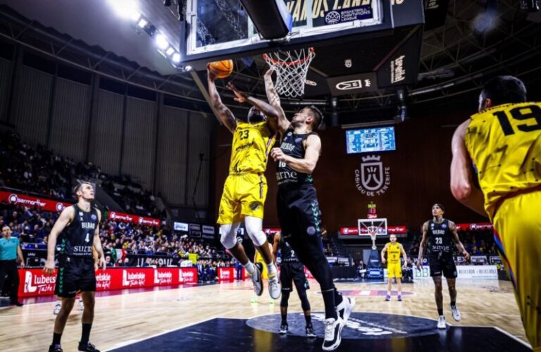 El Tenerife remonta en Miribilla (72-74) y complica el pase al Surne Bilbao