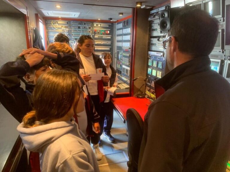 Campus de RTVC sale a la calle por el 8 de marzo