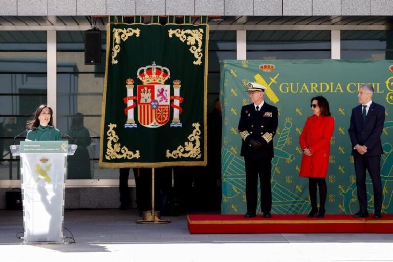 La directora de la Guardia Civil dice que serán inflexibles con quien manche la institución