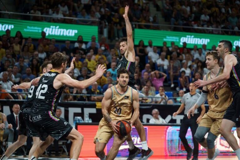 El Barça vence al Lenovo Tenerife, en un final igualado (76-79)