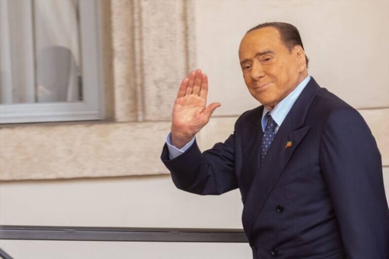 Berlusconi padece leucemia y ya está bajo quimioterapia