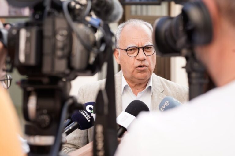 Curbelo propone crear una estrategia de conectividad para las Islas Verdes 