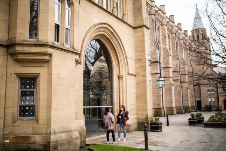 El Reino Unido ofrece más de 1.600 becas a universitarios