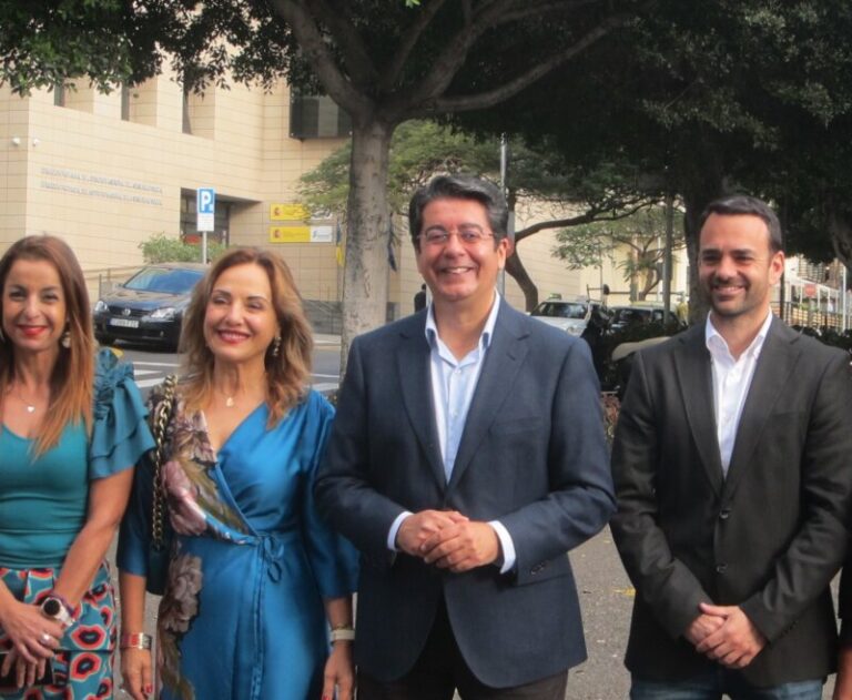 Pedro Martín y Blas Acosta registran sus candidaturas a los cabildos